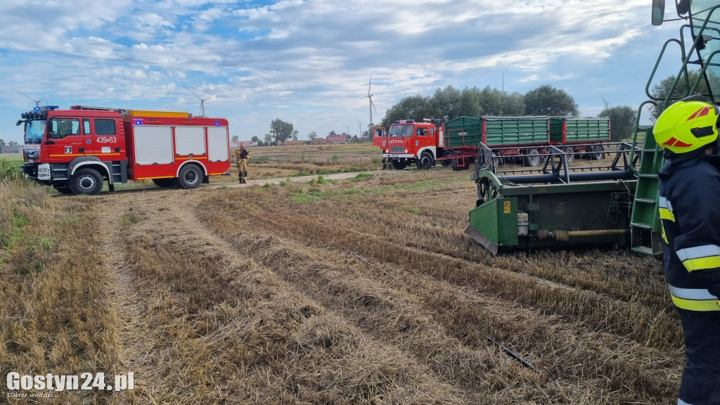 Podczas prac żniwnych zapalił się kombajn