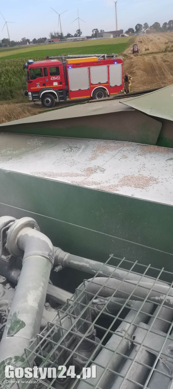 Podczas prac żniwnych zapalił się kombajn