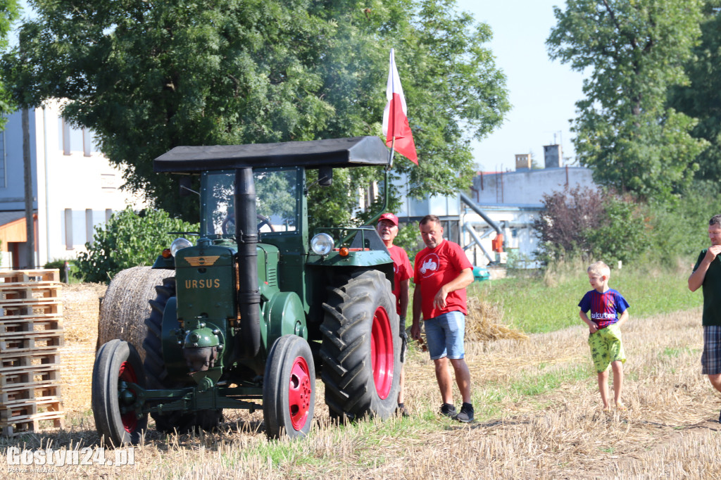 Parada zabytkowych pojazdów z Grabonoga na Świętą Górę