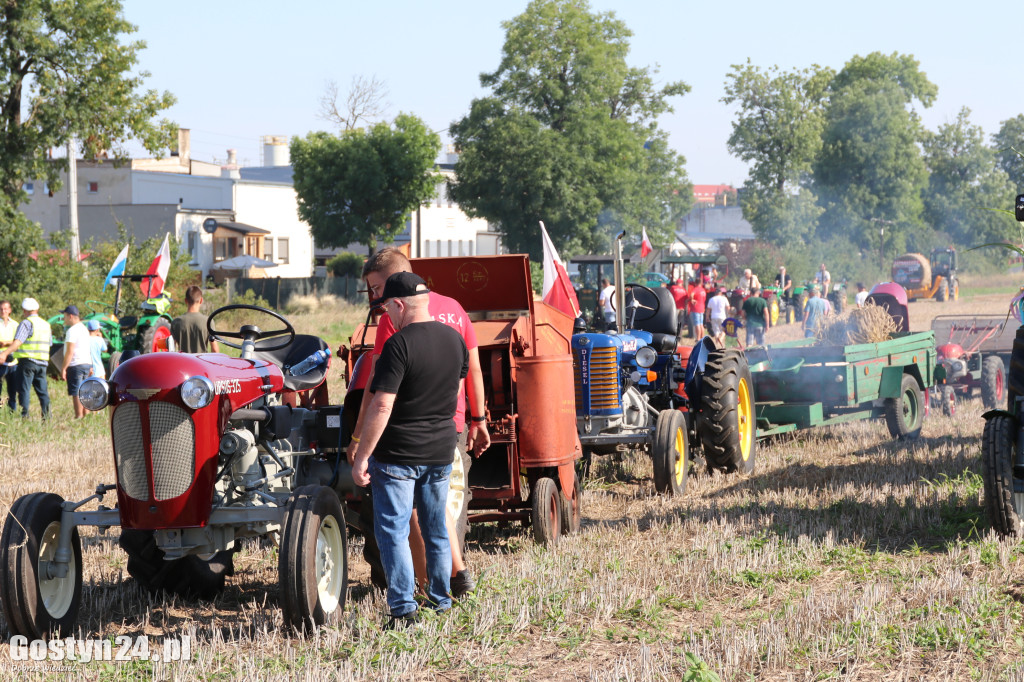 Parada zabytkowych pojazdów z Grabonoga na Świętą Górę