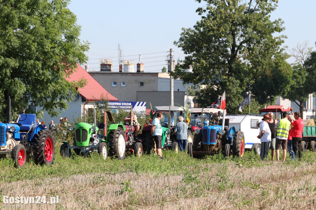 Parada zabytkowych pojazdów z Grabonoga na Świętą Górę