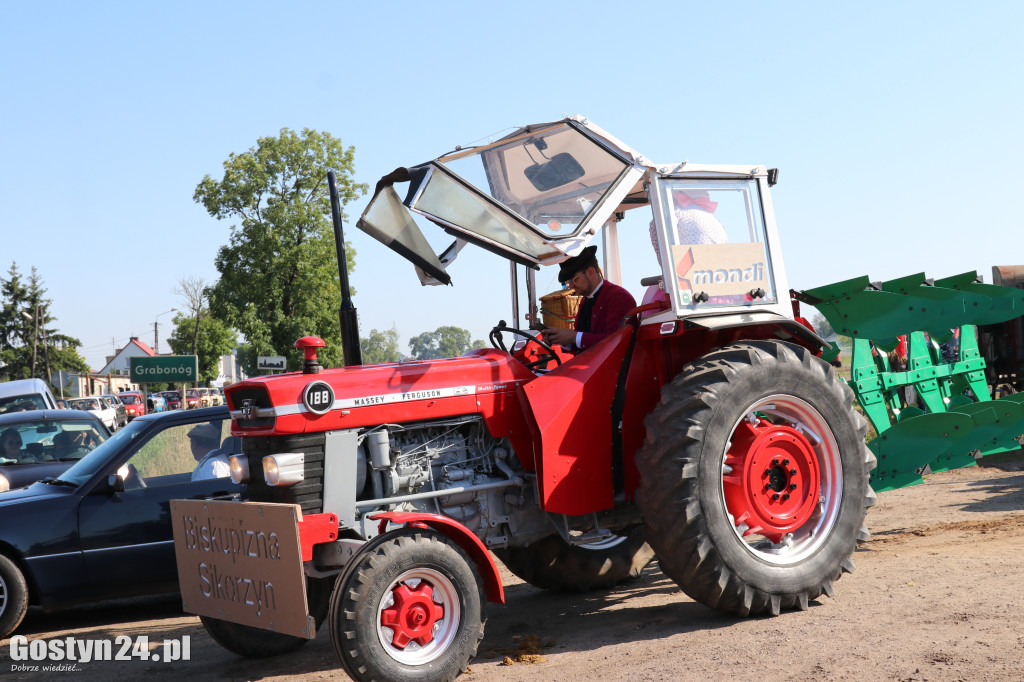 Parada zabytkowych pojazdów z Grabonoga na Świętą Górę