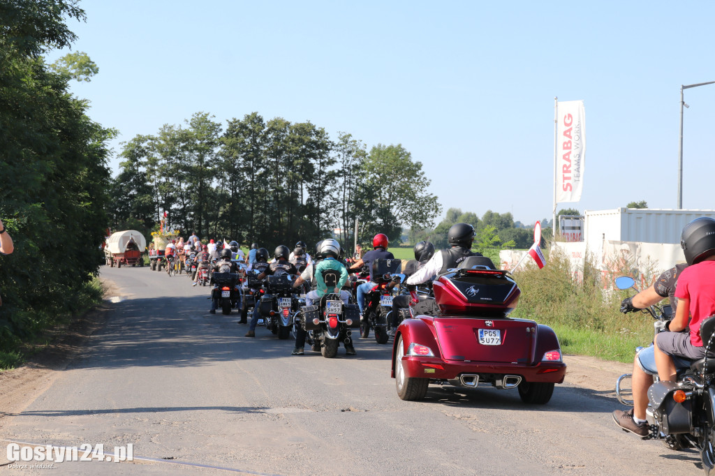Parada zabytkowych pojazdów z Grabonoga na Świętą Górę