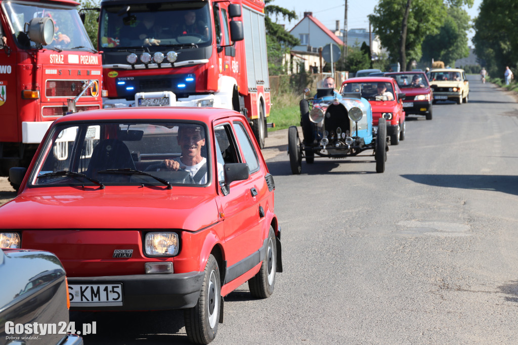 Parada zabytkowych pojazdów z Grabonoga na Świętą Górę