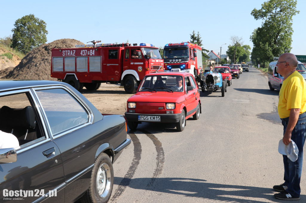 Parada zabytkowych pojazdów z Grabonoga na Świętą Górę