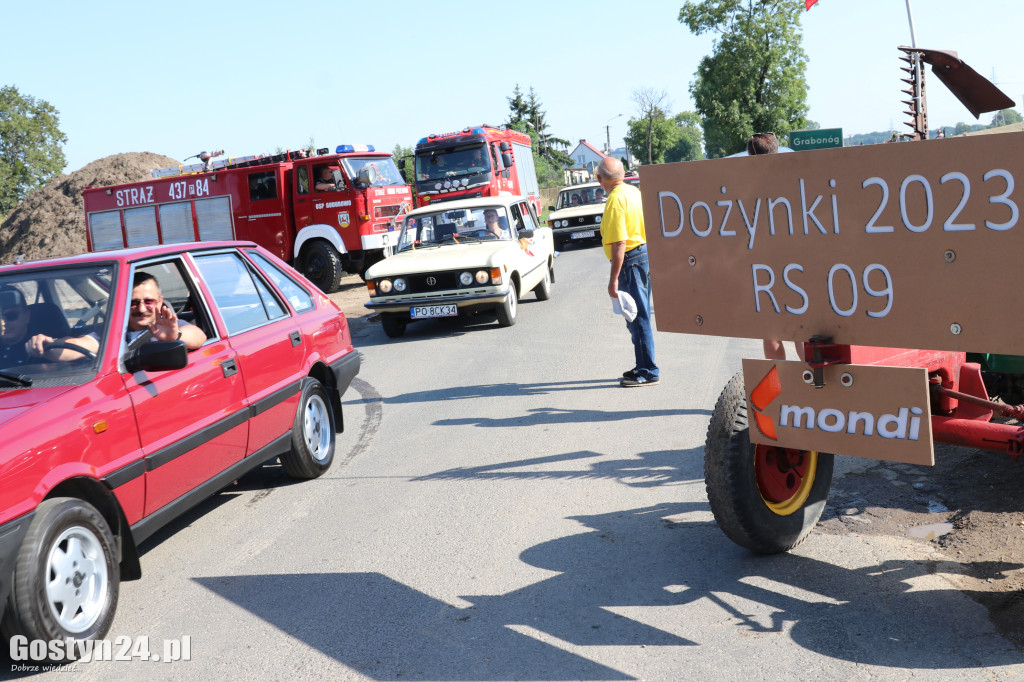 Parada zabytkowych pojazdów z Grabonoga na Świętą Górę