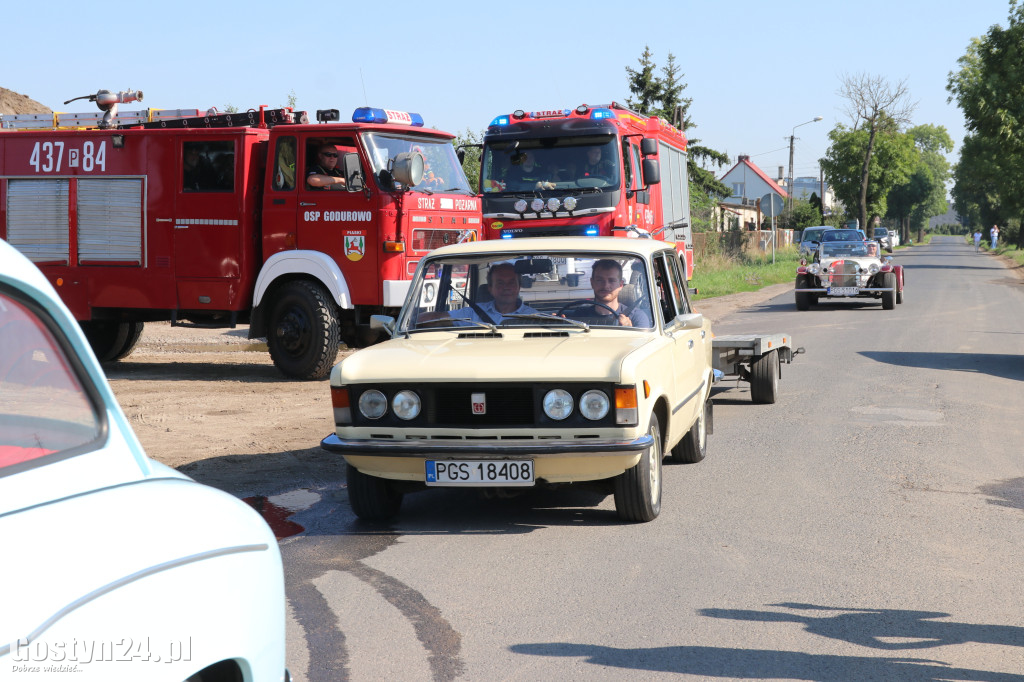 Parada zabytkowych pojazdów z Grabonoga na Świętą Górę