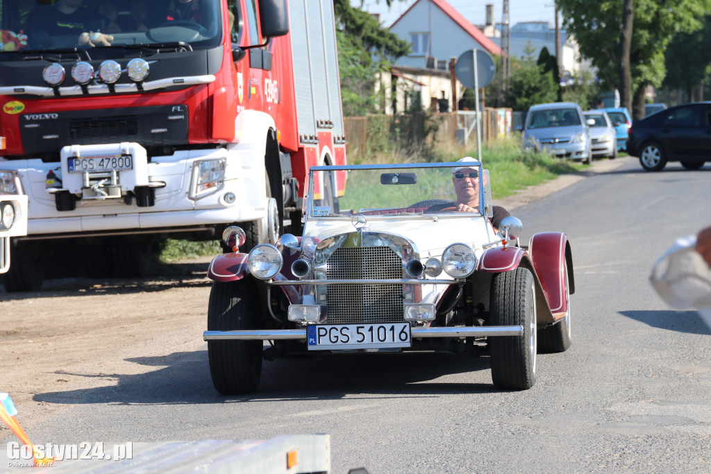 Parada zabytkowych pojazdów z Grabonoga na Świętą Górę