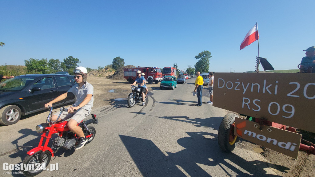 Parada zabytkowych pojazdów z Grabonoga na Świętą Górę
