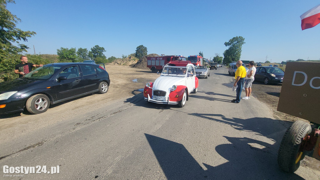 Parada zabytkowych pojazdów z Grabonoga na Świętą Górę