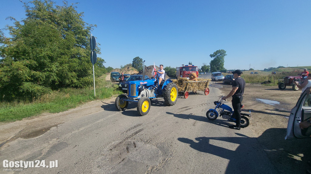 Parada zabytkowych pojazdów z Grabonoga na Świętą Górę