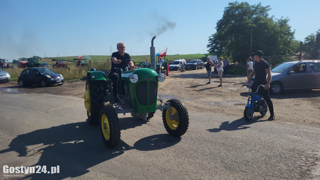 Parada zabytkowych pojazdów z Grabonoga na Świętą Górę