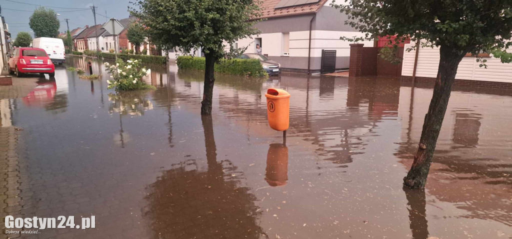Podtopienia na ul. Kusza w Poniecu