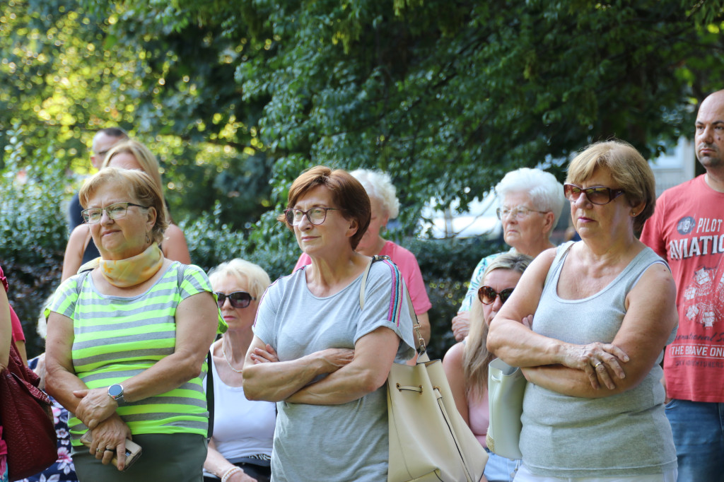 Spacer z historią w gostyńskich plantach