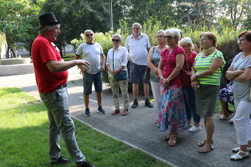 Spacer z historią w gostyńskich plantach
