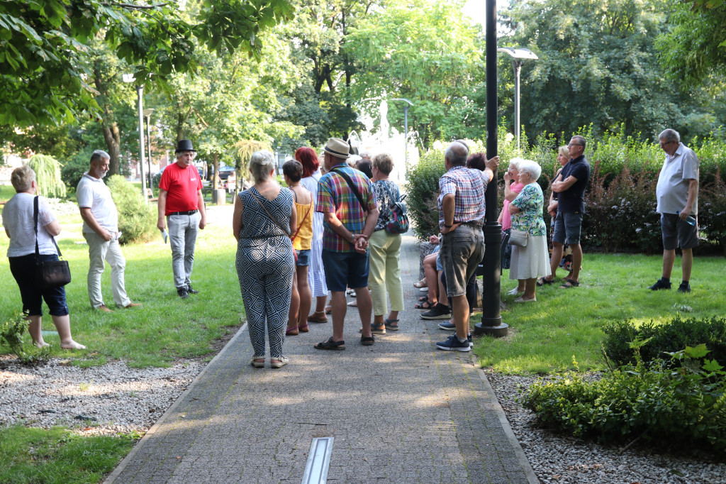 Spacer z historią w gostyńskich plantach