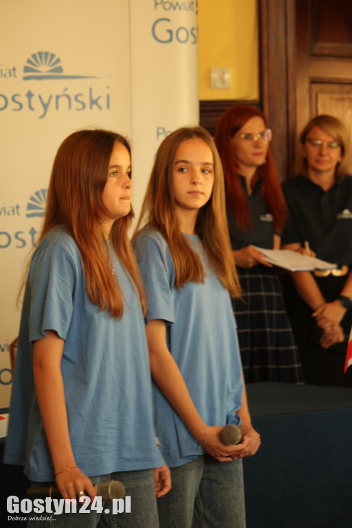 Podpisanie umów partnerskich w gostyńskim starostwie
