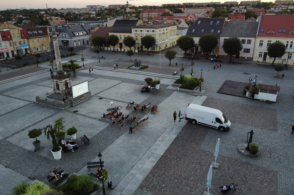 Kino plenerowe na gostyńskim rynku