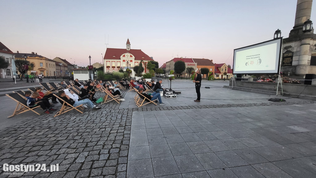 Kino plenerowe na gostyńskim rynku