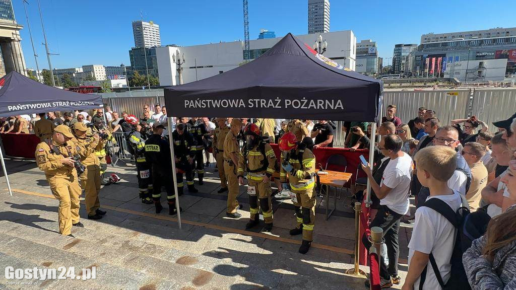 Strażacy z Gostynia wbiegali na Pałac Kultury i Nauki