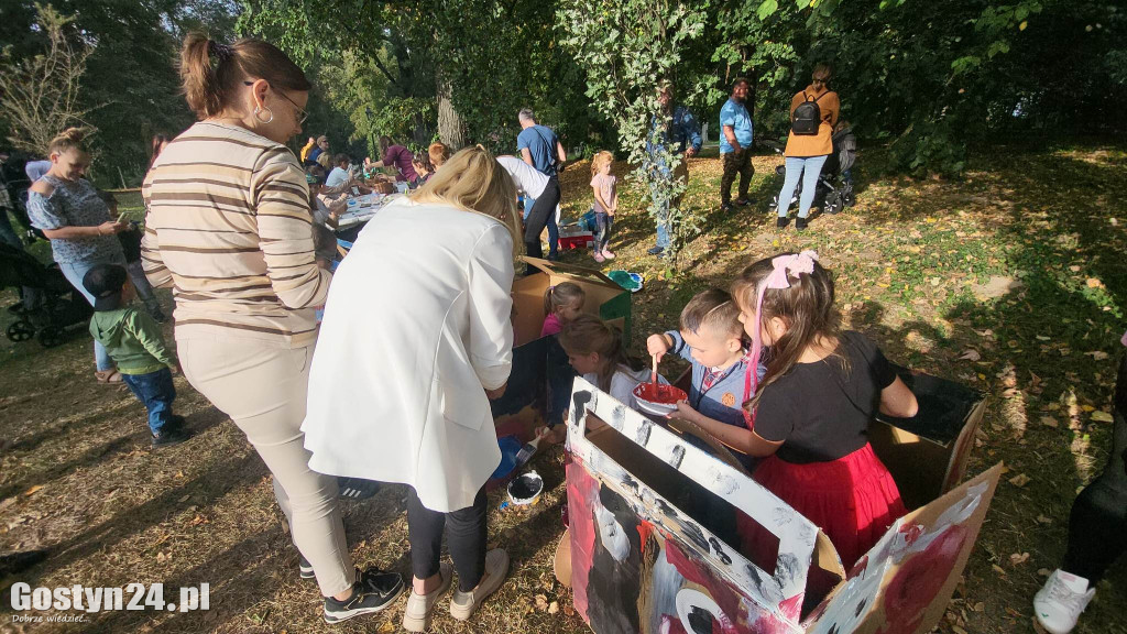 Zlot klasyków w parku przy zamku w Rokosowie