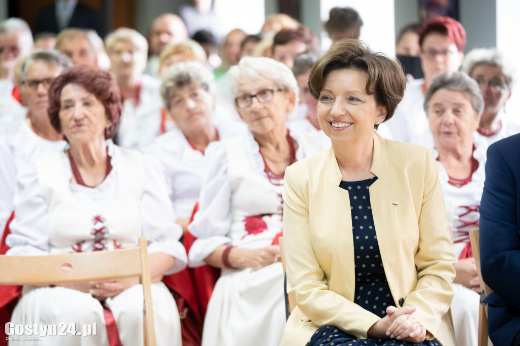 Programy, które przywracają godność milionom polskich rodzin