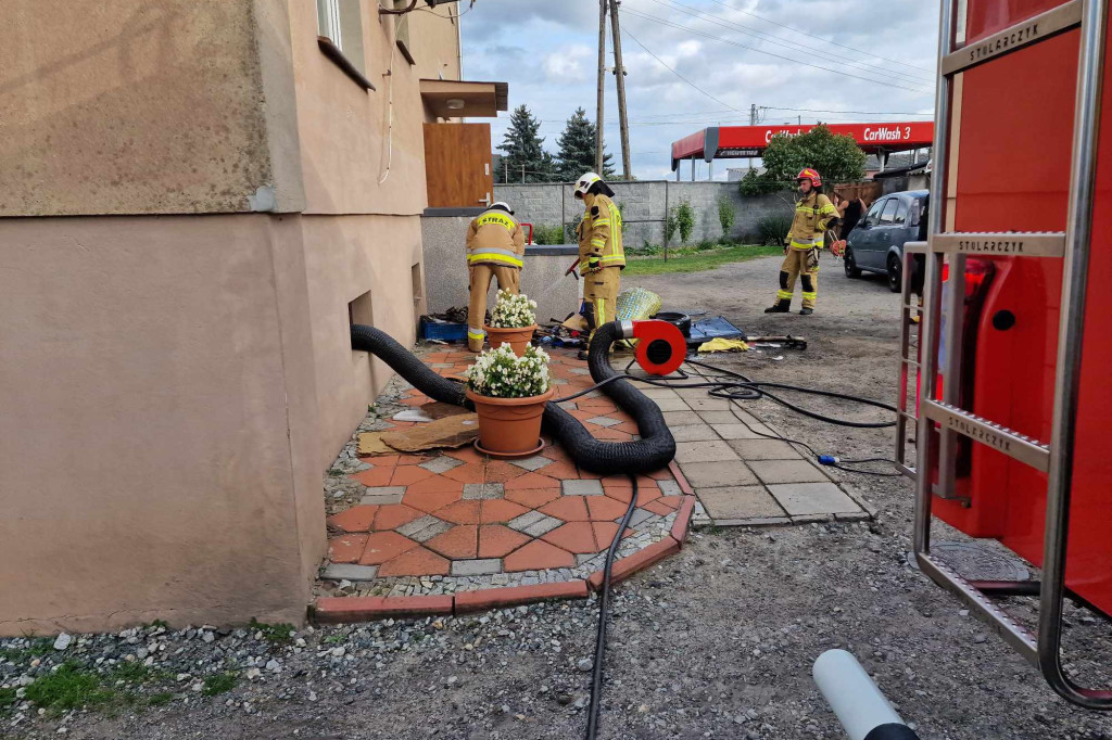 Pożar w bloku w Poniecu