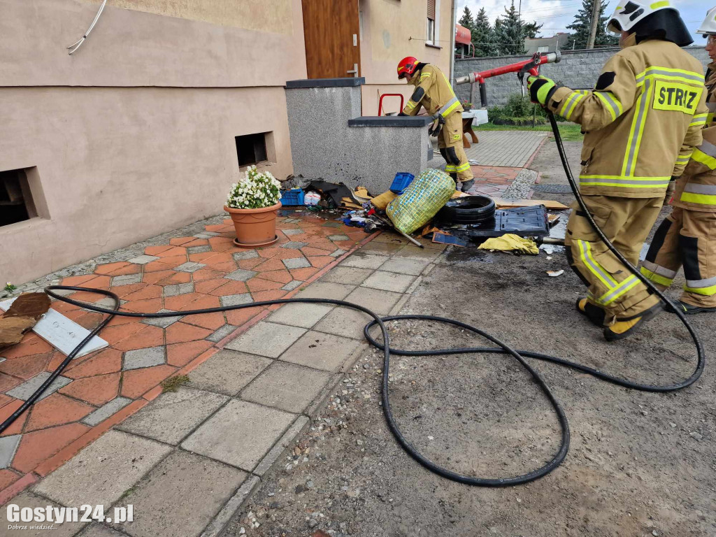 Pożar w bloku w Poniecu