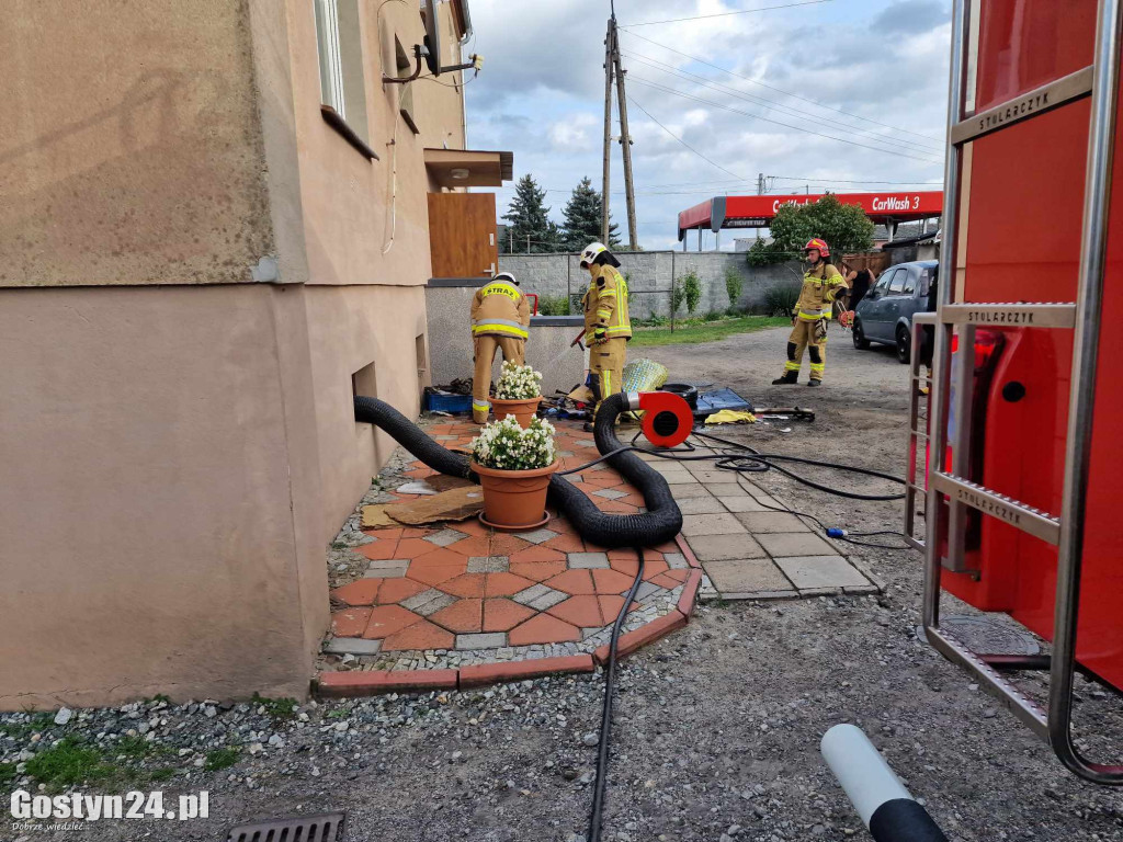 Pożar w bloku w Poniecu