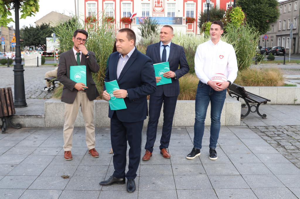 Konferencja z udziałem burmistrza Gostynia i kandydatów do Sejmu