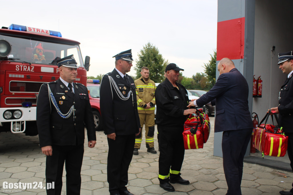 Dzięki temu będą skuteczniejsi. Sprzęt odebrali z rąk ministra