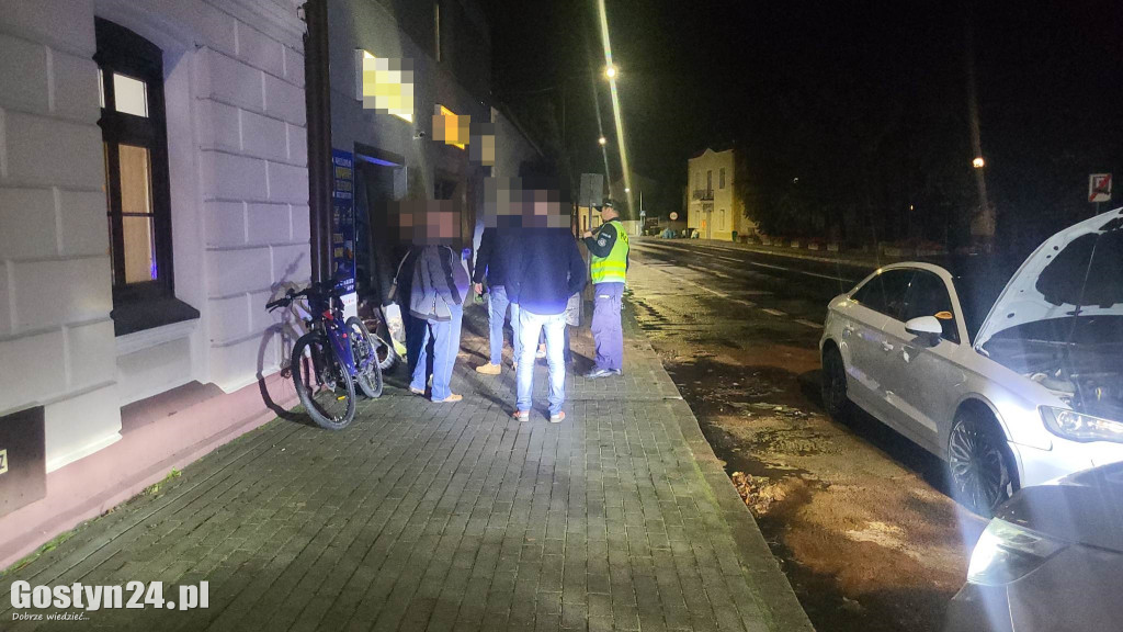 Samochód wjechał w dom i witrynę sklepu w Krobi