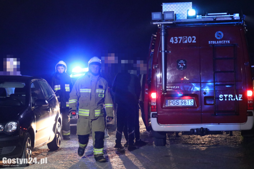 Samochód dachował w rowie w Zalesiu