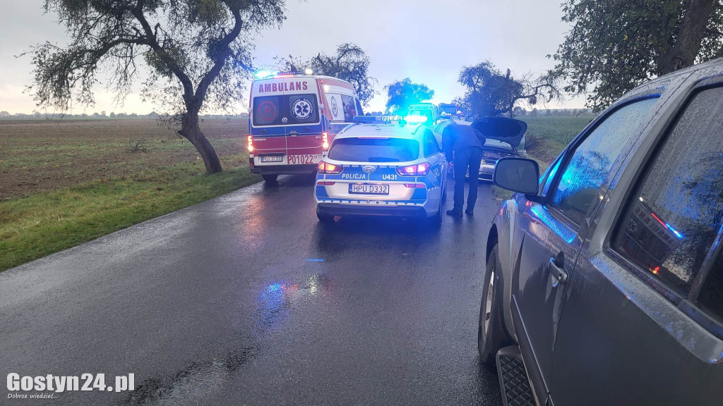 Zderzenie trzech samochodów na trasie Pępowo - Pogorzela