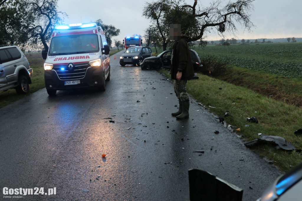 Zderzenie trzech samochodów na trasie Pępowo - Pogorzela