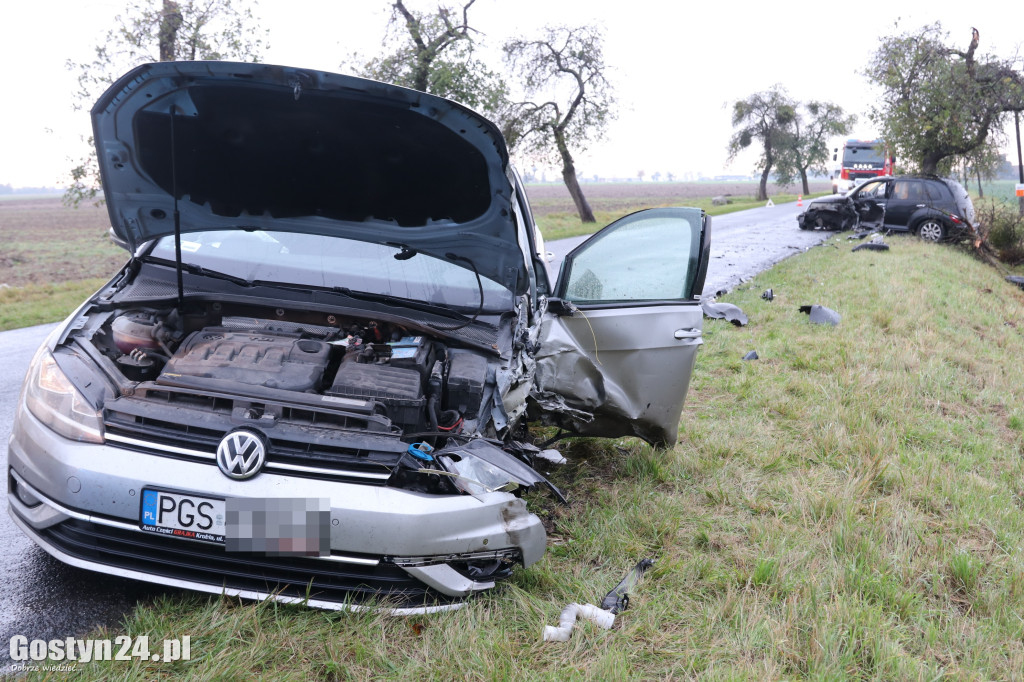 Zderzenie trzech samochodów na trasie Pępowo - Pogorzela