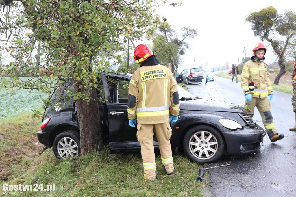 Zderzenie trzech samochodów na trasie Pępowo - Pogorzela