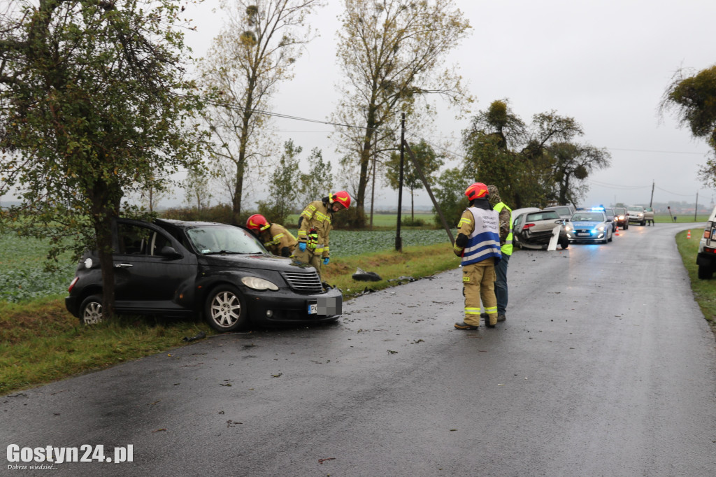 Zderzenie trzech samochodów na trasie Pępowo - Pogorzela