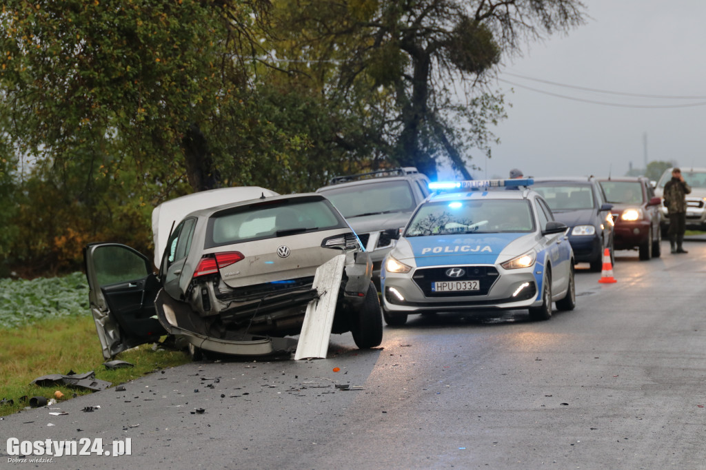 Zderzenie trzech samochodów na trasie Pępowo - Pogorzela