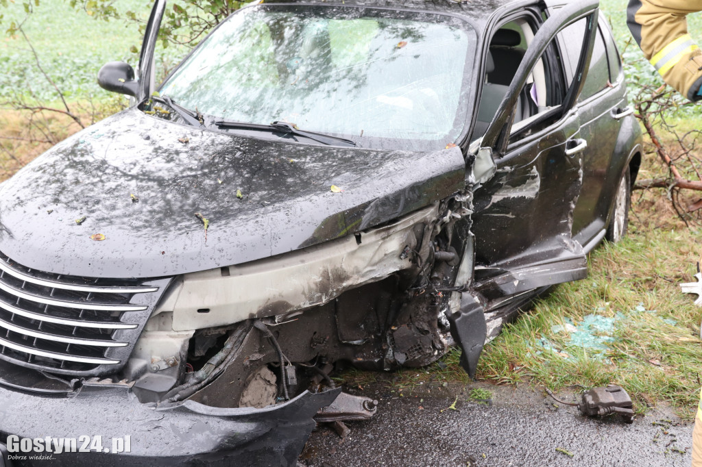 Zderzenie trzech samochodów na trasie Pępowo - Pogorzela