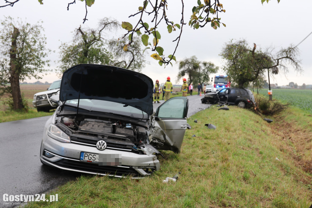 Zderzenie trzech samochodów na trasie Pępowo - Pogorzela