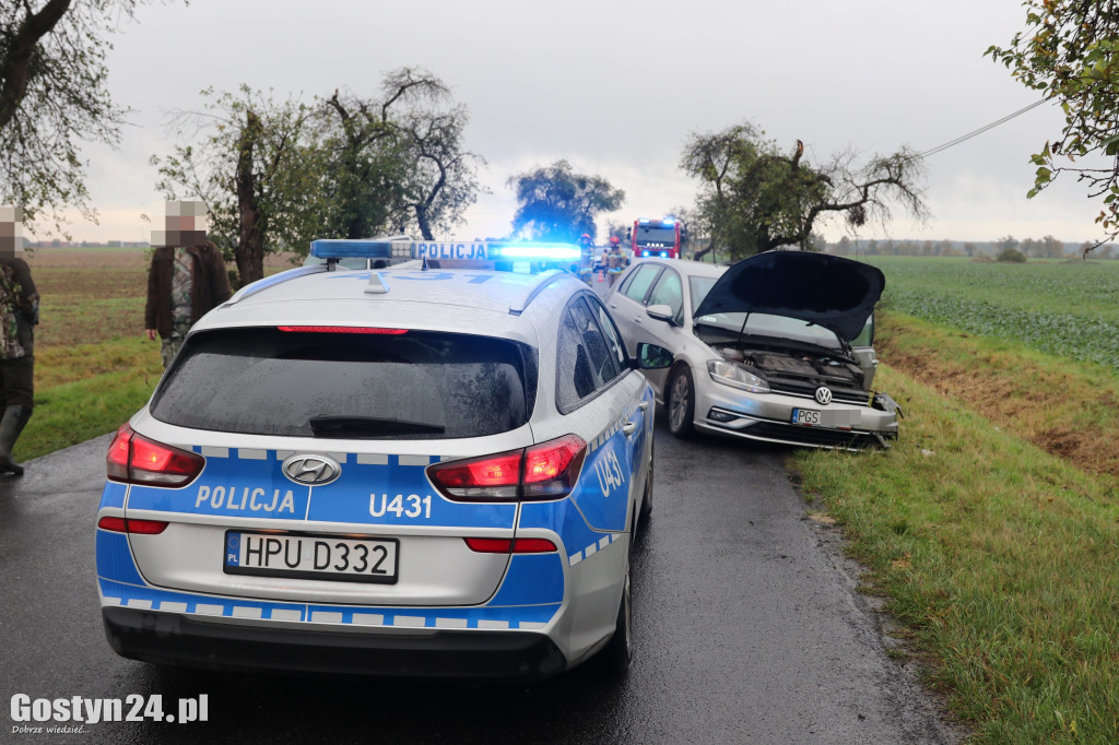 Zderzenie trzech samochodów na trasie Pępowo - Pogorzela