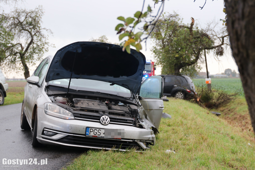 Zderzenie trzech samochodów na trasie Pępowo - Pogorzela