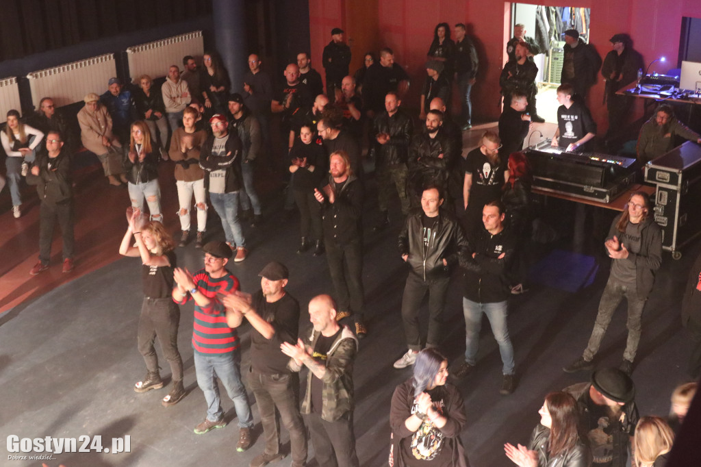 Krzywizna fest w gostyńskim Hutniku