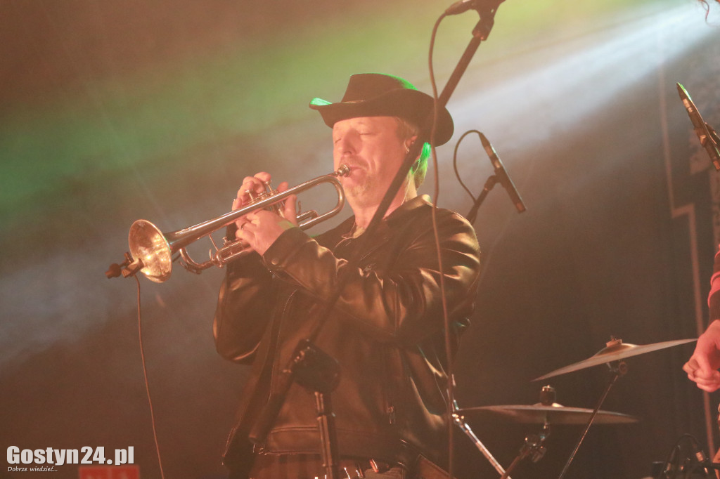 Krzywizna fest w gostyńskim Hutniku