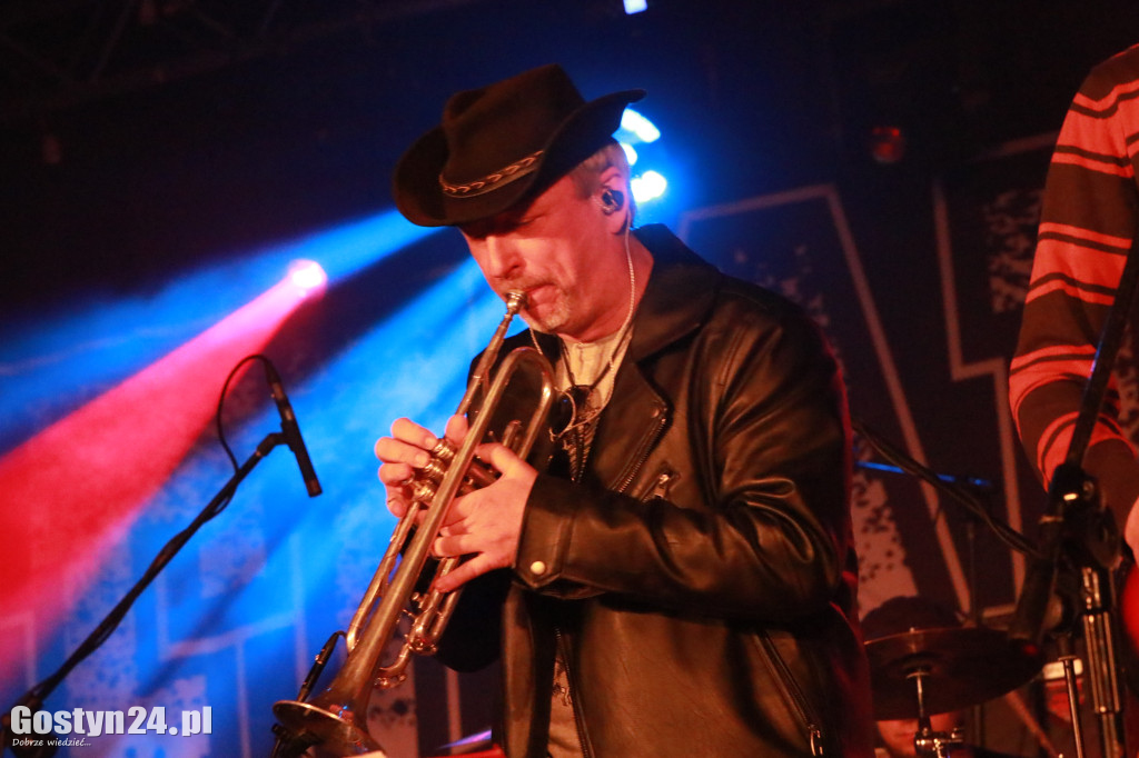 Krzywizna fest w gostyńskim Hutniku