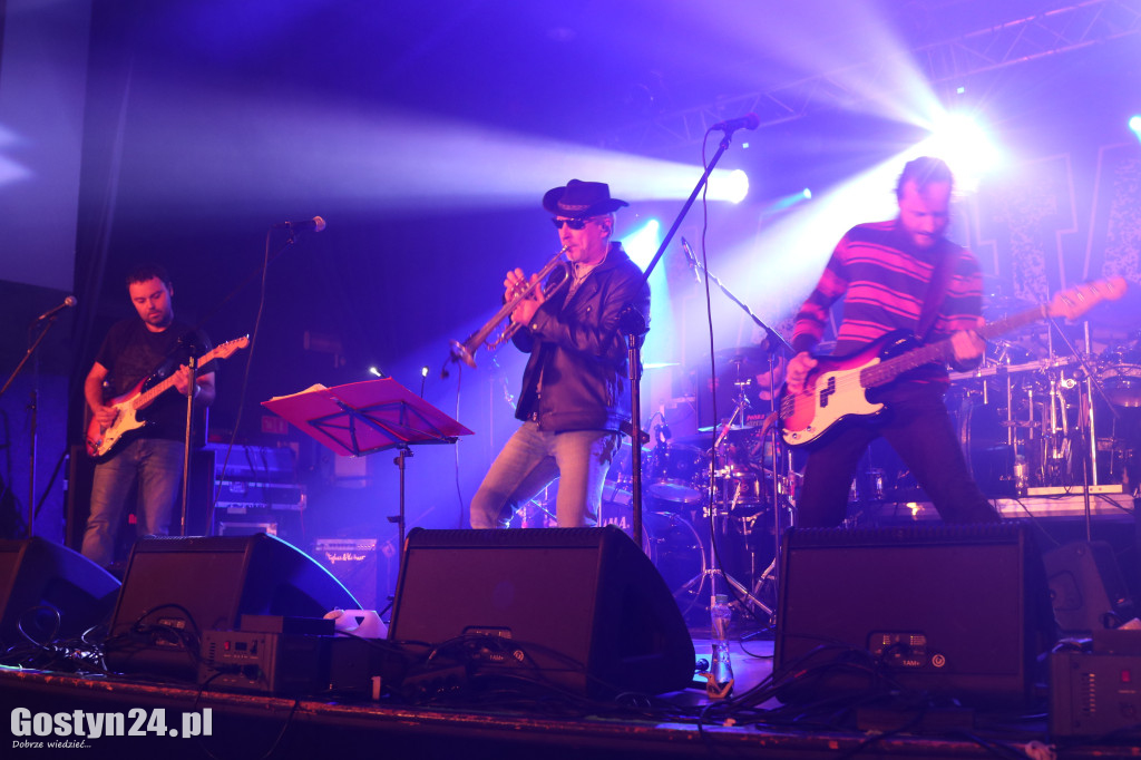 Krzywizna fest w gostyńskim Hutniku