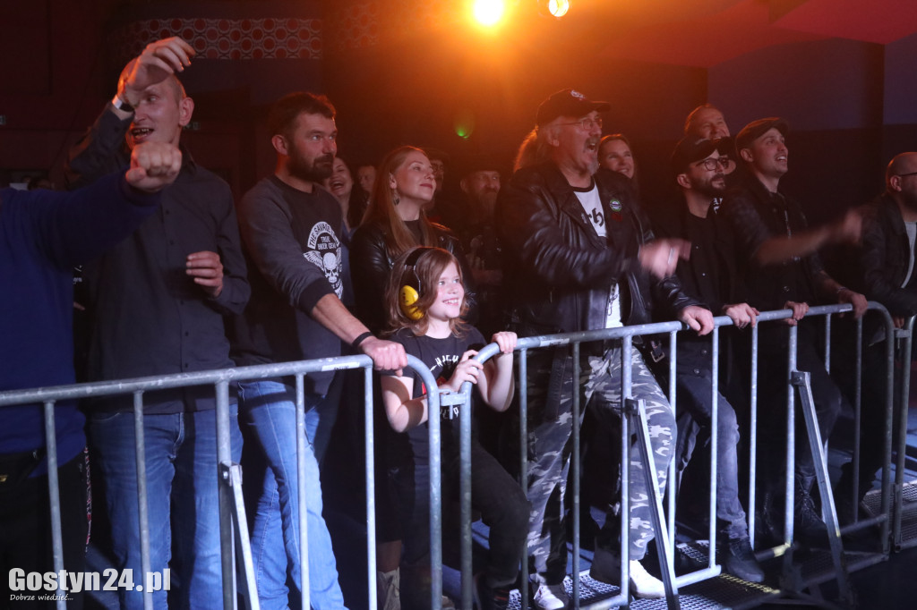 Krzywizna fest w gostyńskim Hutniku