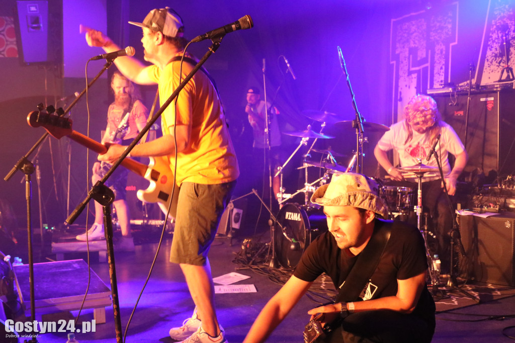 Krzywizna fest w gostyńskim Hutniku