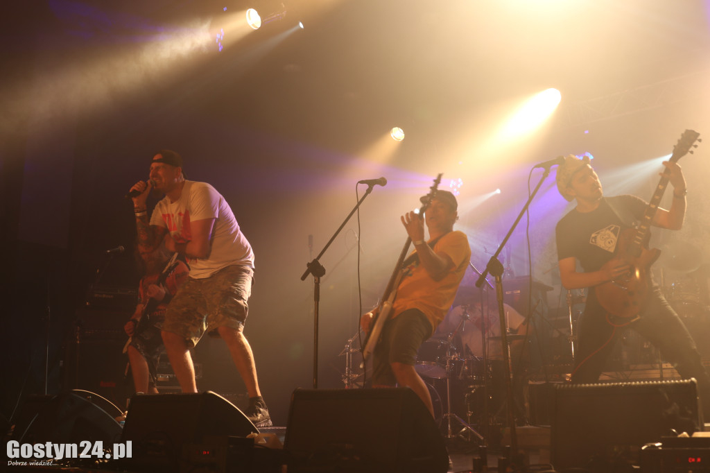 Krzywizna fest w gostyńskim Hutniku